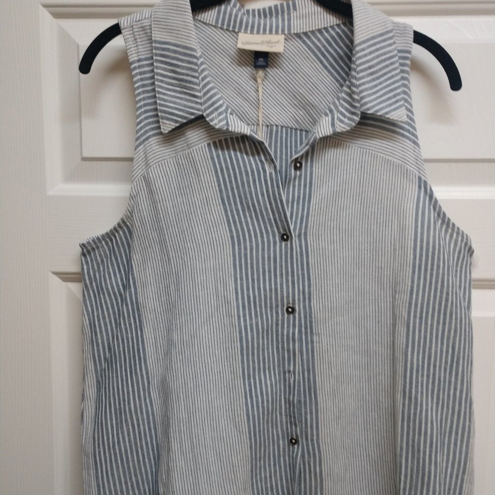 NWT- Universal Thread collared cotton denim button, sleeveless shirt XXL